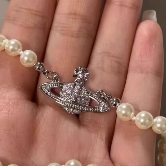 Vivienne Westwood Mini Bas Relief Pearl Choker - Picture 4 of 5